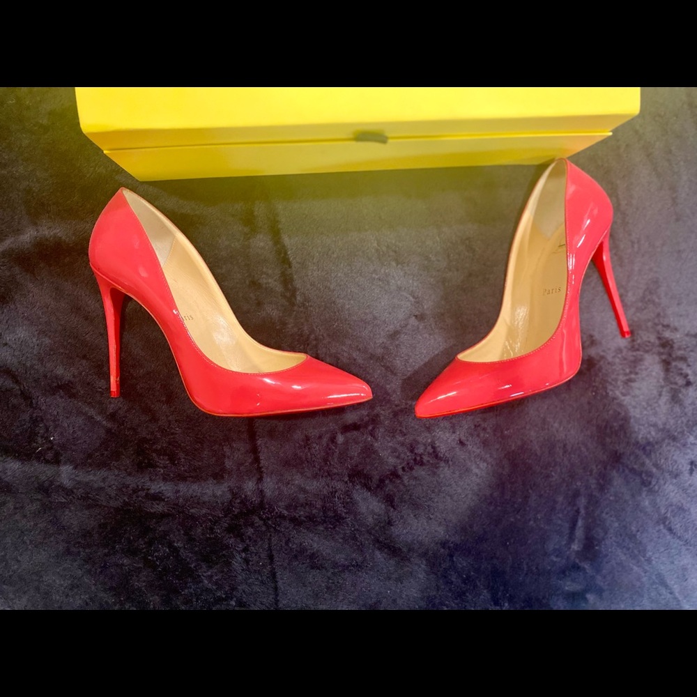 Previously loved Christian Louboutin Pump